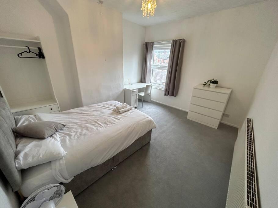 Perfect Home From Home In Stoke On Trent Etruria Exterior photo